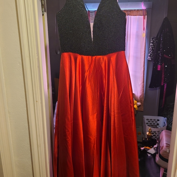 Pageant/Prom - Picture 4 of 6